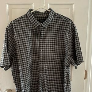 Men’s shirt sleeved casual shirt.